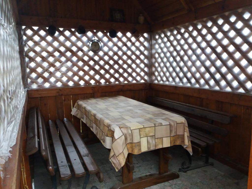 Bee House Hotel Bukovel Ngoại thất bức ảnh